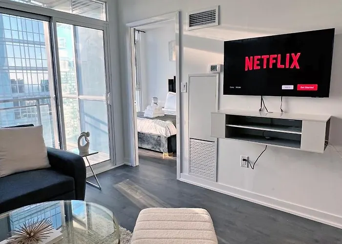 Downtown Oasis Condo With Balcony & Free Parking